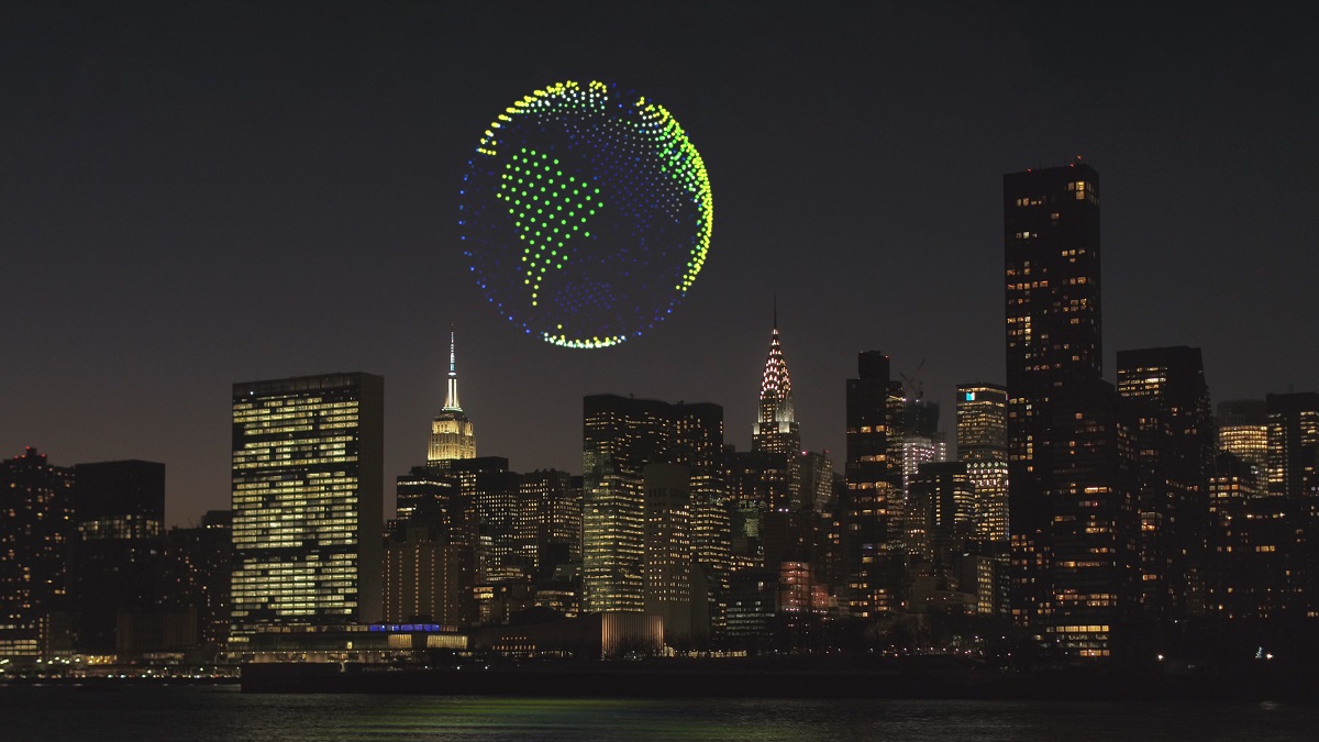 a-thousand-drones-bring-climate-change-light-show-to-new-york’s-skyline
